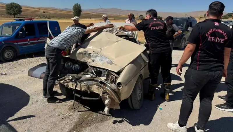 Kahramanmaraş'ta Gişe Üzerinde Kamyonet ile Otomobil Çarpıştı: 4 Yaralı