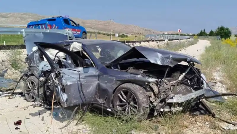 Sivas'ta Art Arda İki Trafik Kazası: 9 Kişi Yaralandı