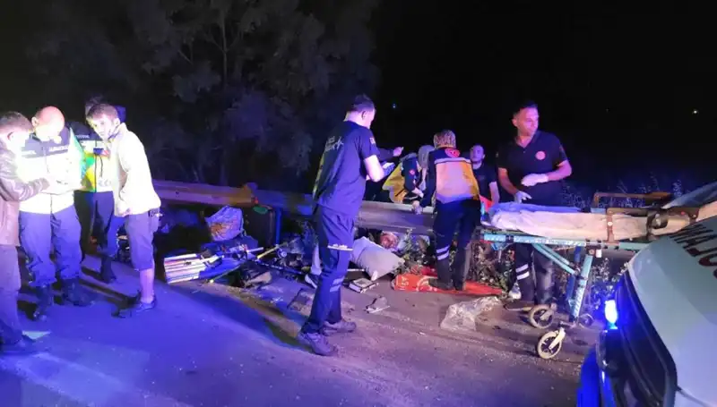 İzmir'de Feci Kaza: Minibüsten Savrulan Yolcuların Hikayesi