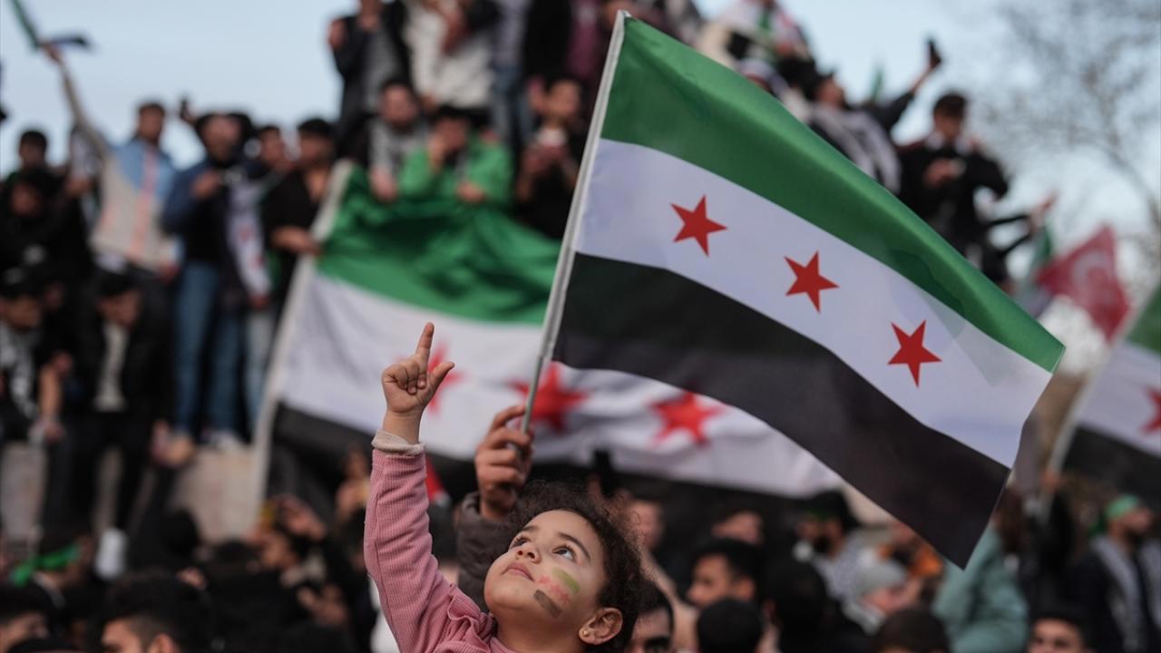 Suriye'nin Yeni Bayrağı ve Anlamı
