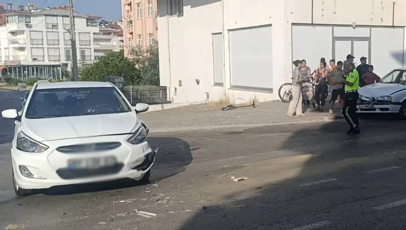 Antalya'da Otomobil Kazası: İki Araç Çarpıştı, Yaralılar Var!