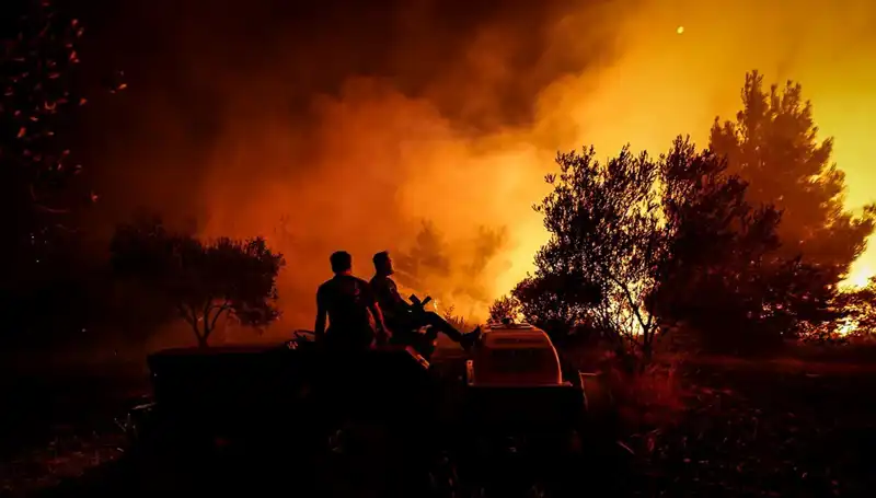 Çanakkale'deki Orman Yangını Korkutan Büyüklüğe Ulaştı: 785 Kişi Tahliye Edildi