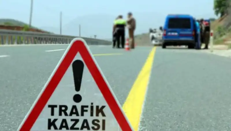 Otomobil ve Hafif Ticari Araç Çarpıştı: Acı Kaza 6 Hayat Aldı