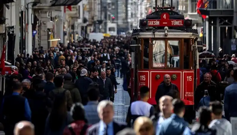 Türkiye'nin Nüfusu Rekor Seviyeye Ulaştı: Yeni Verilerle 2023 Projeksiyonu